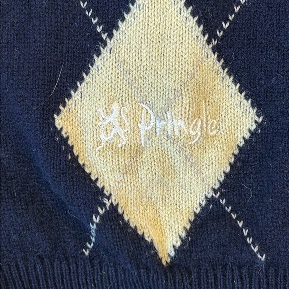 Pringle Navy and Cream Argyle Wool V-Neck Golf Sweater Men's Medium - Picture 4 of 8